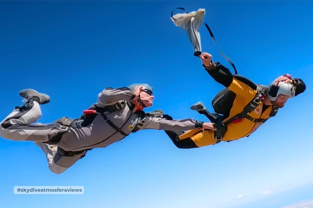 Skydive Atmosfera AFF Course: Safety, VIP Treatment, Unmatched Conditions